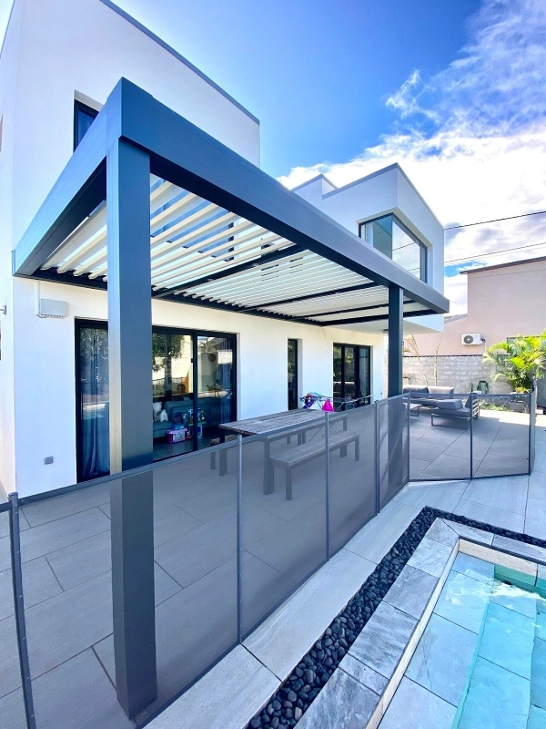 pergola bioclimatique adossée