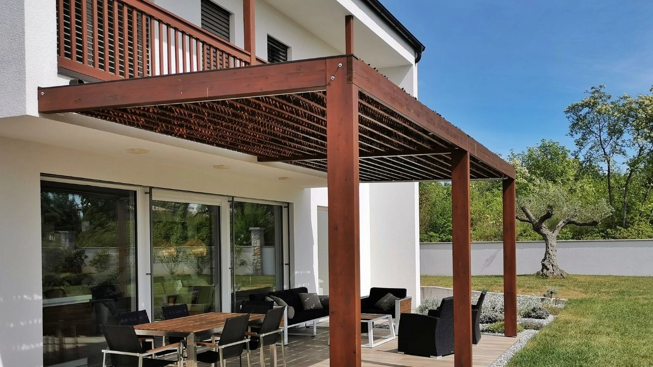 Pergola bois adossée : description, avantages et inconvénients