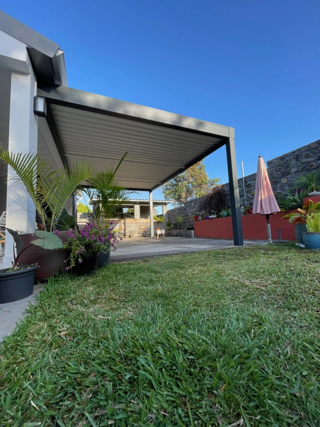 1 PERGOLA BIOCLIMATIQUE ÉPERON