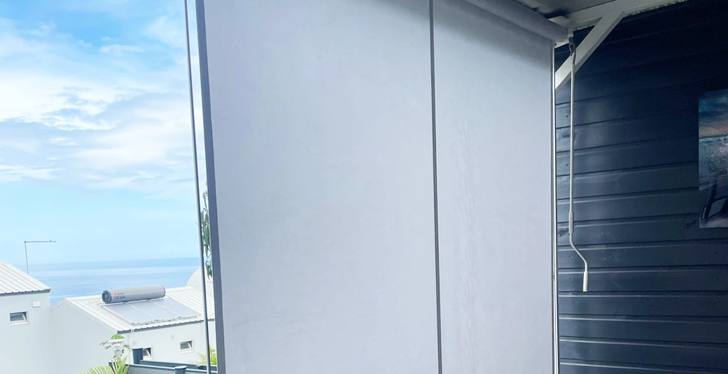 Réalisation de Store Vertical Guidé à Plateau-Caillou