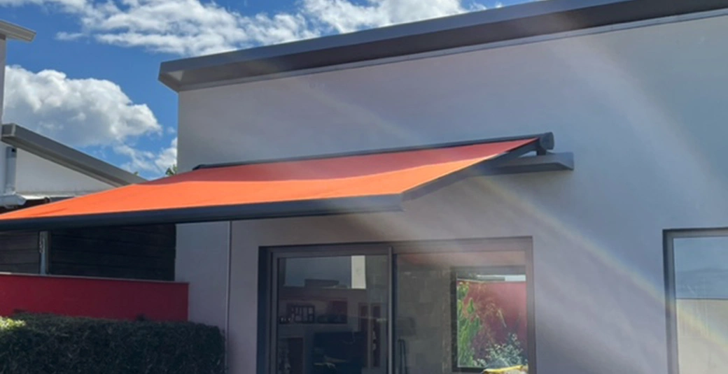 Réalisation store bras américain l Le Comptoir : La Providence, Saint-Denis
