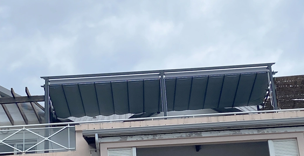Nouvelle réalisation de pergola Azur et Stores Verticaux aux Avirons