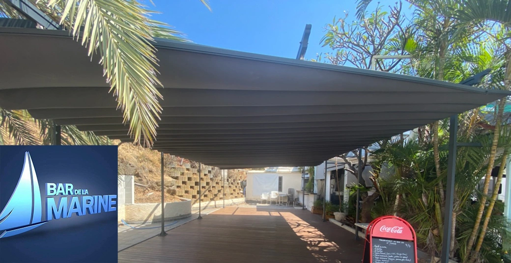 Réalisation de Pergola Azur au Bar de la Marine sur le Port de Saint-Gilles