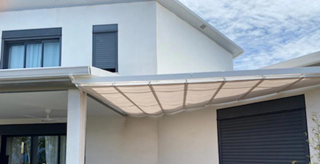 Réalisation de Pergola Azur Suspendue à Saint-Pierre