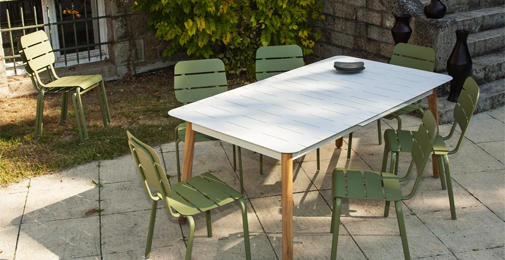 La table d’extérieur qui s’agrandit en un clin d’oeil pour les petites et grandes occasions !