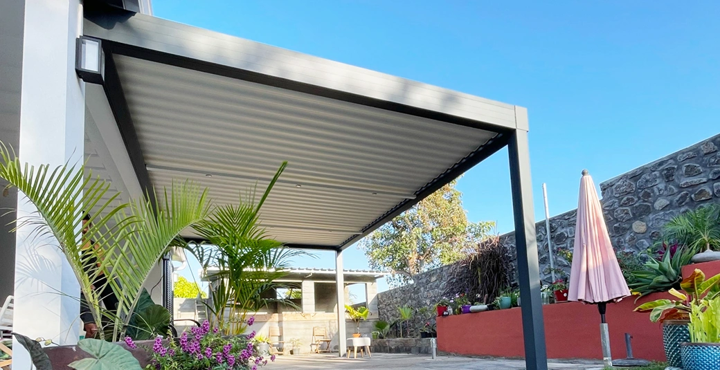 Réalisation de Store Vertical Guidé à Bras Panon