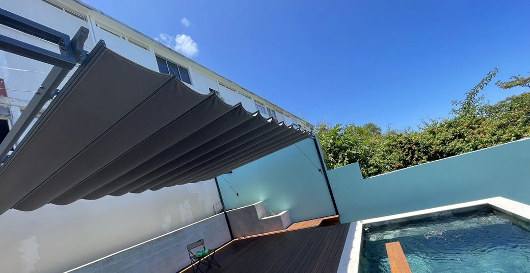 Réalisation de Pergola Azur Suspendue à Saint-Denis