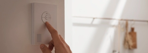 Un moteur filaire est relié à un interrupteur