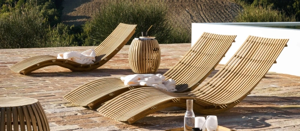 mobilier de piscine resistant