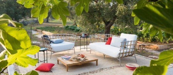 avantages-et-inconvenients-du-mobilier-exterieur-design