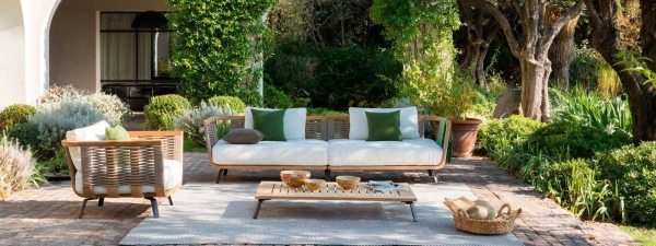 avantages-et-inconvenients-du-mobilier-exterieur-design