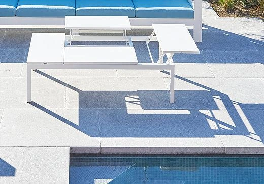 avantages-et-inconvenients-du-mobilier-exterieur-design-table