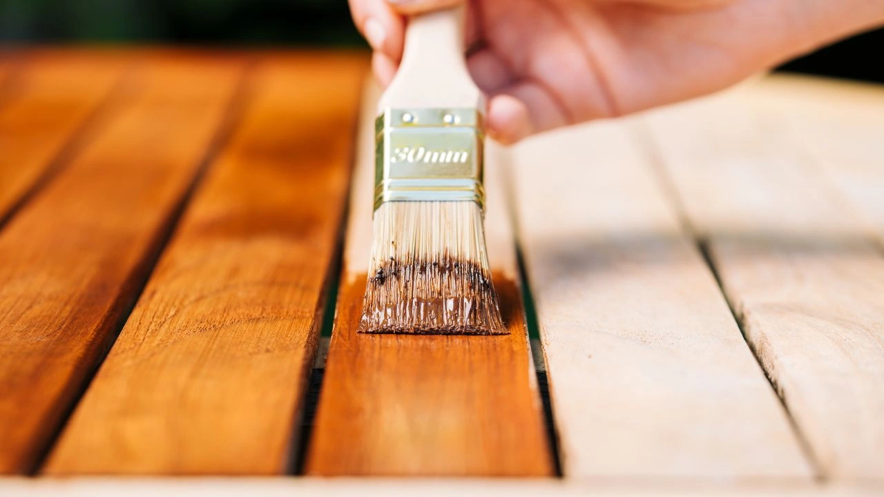 Quel entretien pour mon mobilier d’extérieur en bois face au climat réunionnais ?