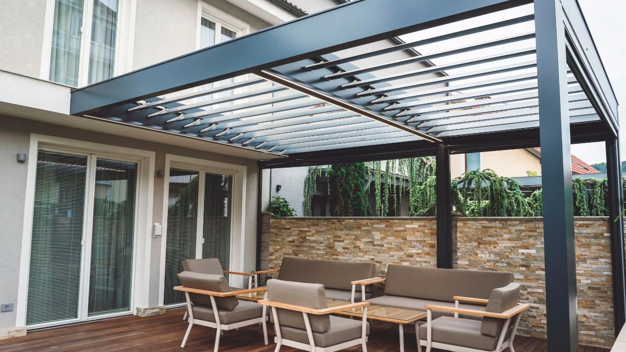 Pourquoi choisir une pergola bioclimatique sur mesure ?