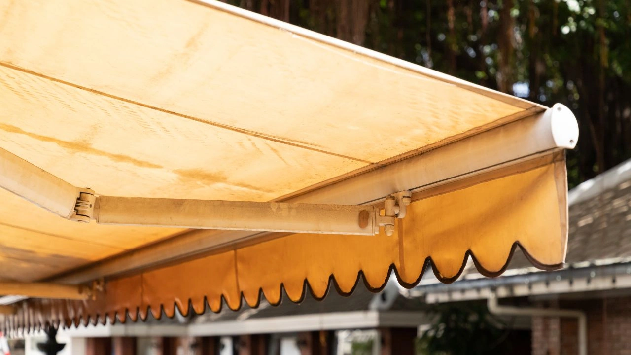 10 étapes à suivre avant le remplacement d’une toile de store extérieur