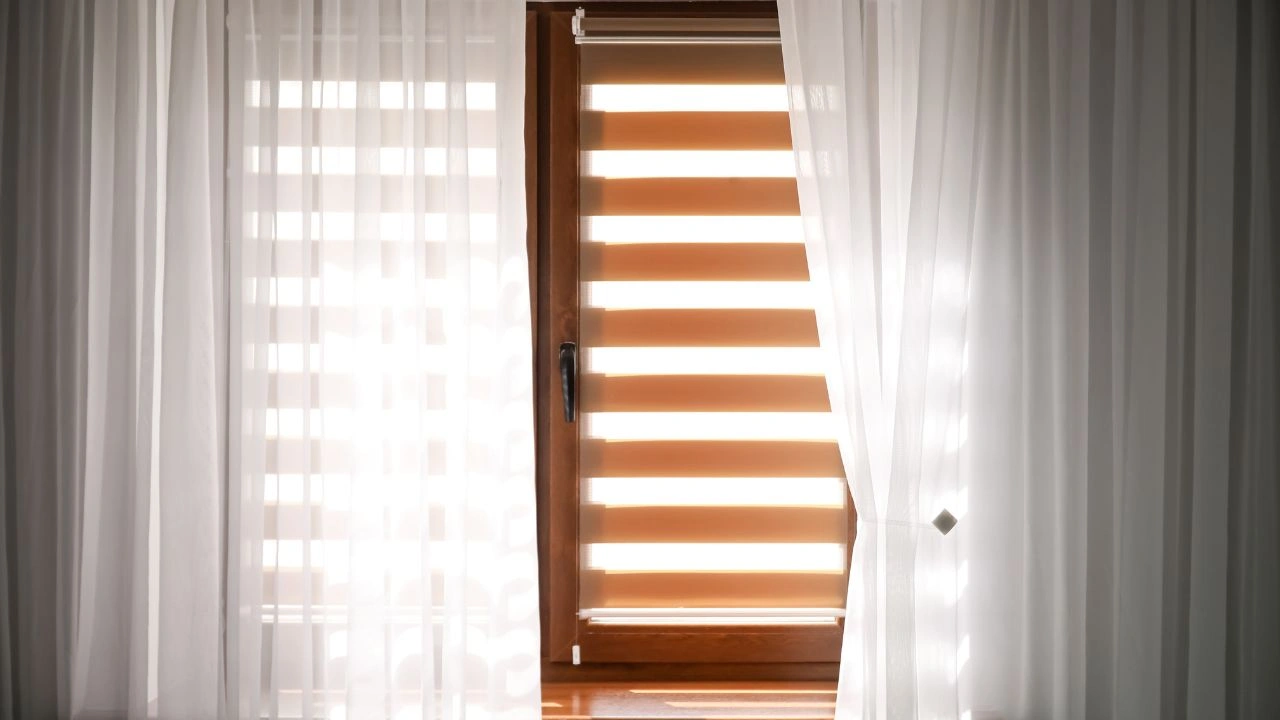Le store enrouleur intérieur : élégance et praticité pour votre espace