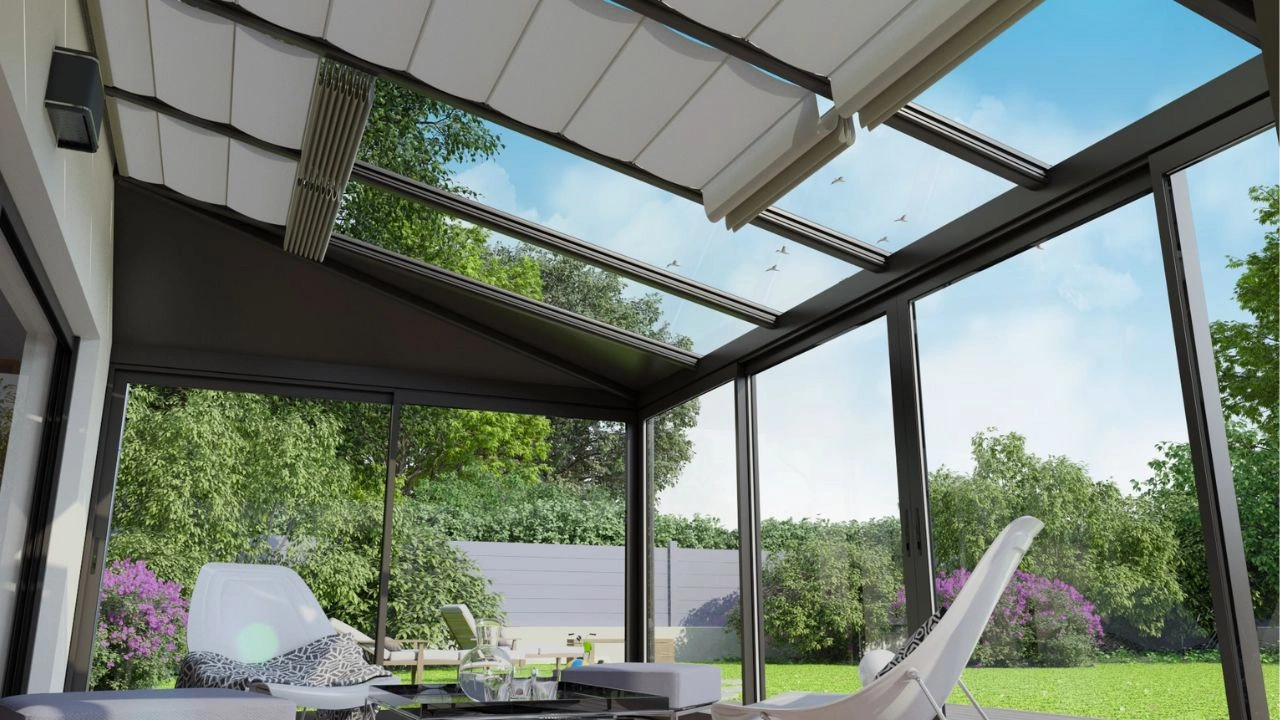 Comment installer un store intérieur au plafond de sa véranda ?