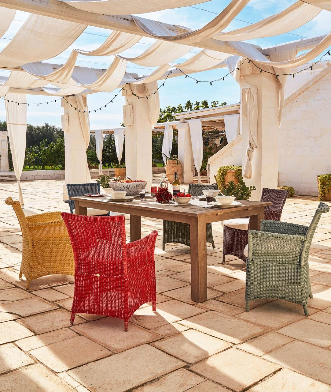 De la couleur et du confort pour votre table de jardin !