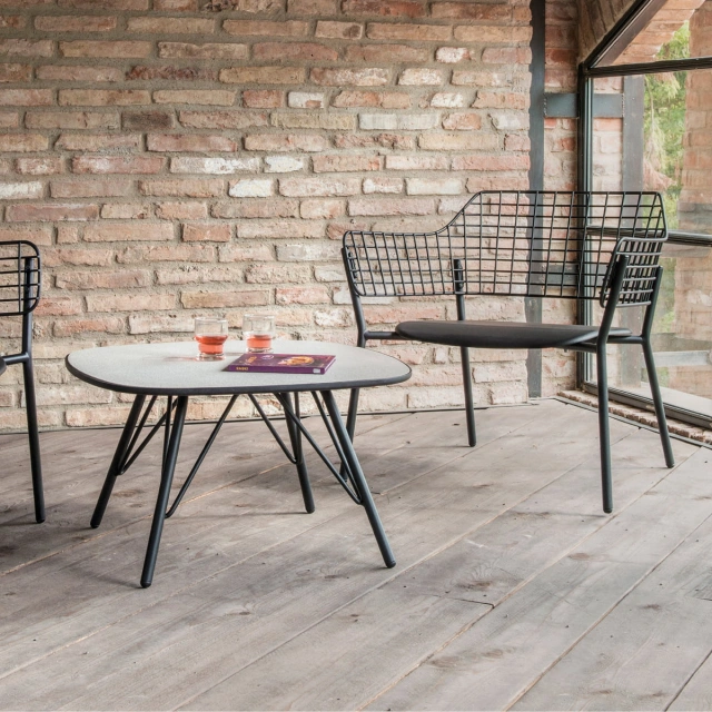 Emu-Lyze-Tisch-70-x-70-cm-schwarz-Situation