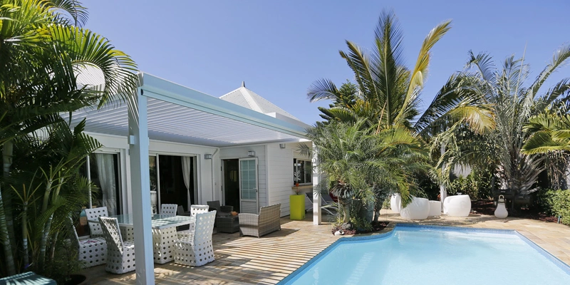 Réalisation pergola bioclimatique l Saint-Pierre