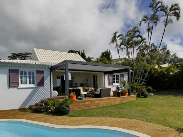 La pergola à lames orientables (1)