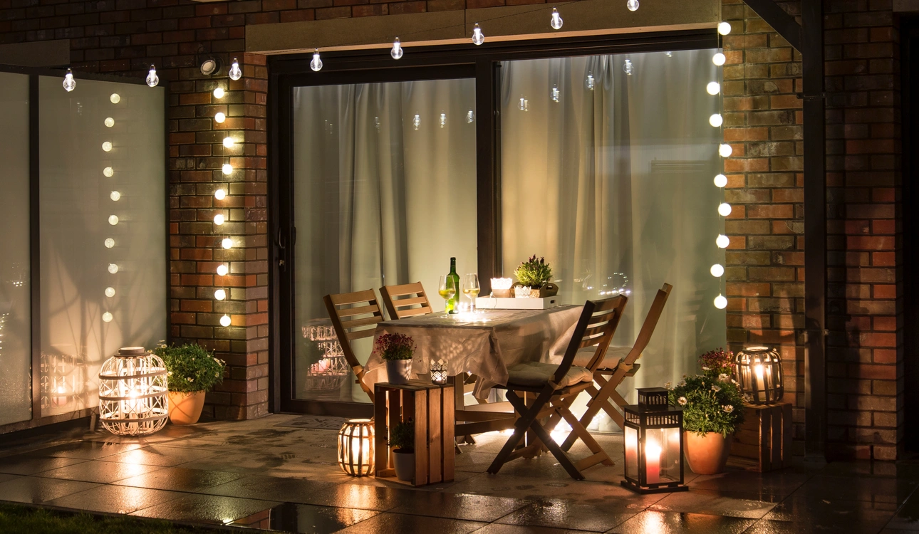 Tendance : pourquoi illuminer votre extérieur avec du mobilier lumineux ?