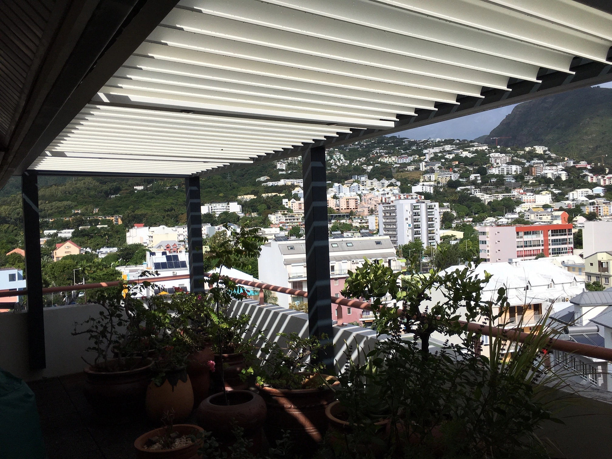 Réalisation pergola bioclimatique Technal | St-Denis