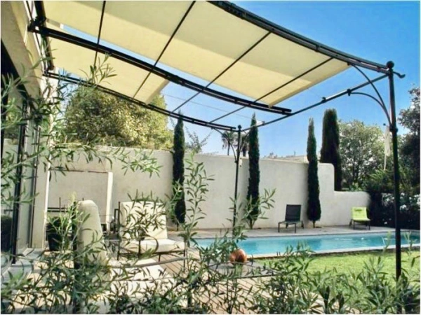 pergola-sur-terrasse-fer-forgée