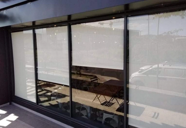 realisation-store-enrouleur-boulangerie-paul-saint-pierre2