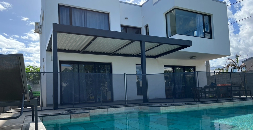 Réalisation d’une Pergola Bioclimatique à la Ravine des Cabris