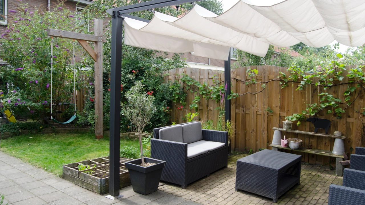 Quelles sont les différences entre une tonnelle et une pergola ?