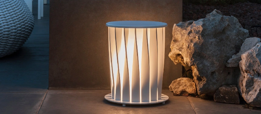 Un éclairage doux et torsadé pour votre terrasse...